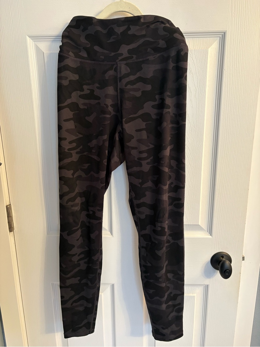 Women’s ' Black and Gray Camo Active Leggings
